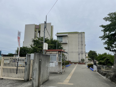 松原市西大塚、中古一戸建ての小学校画像です