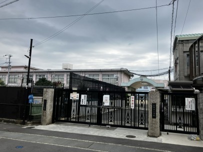 藤井寺市小山、新築一戸建ての小学校画像です