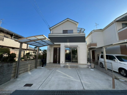 藤井寺市小山藤の里町、中古一戸建ての画像です