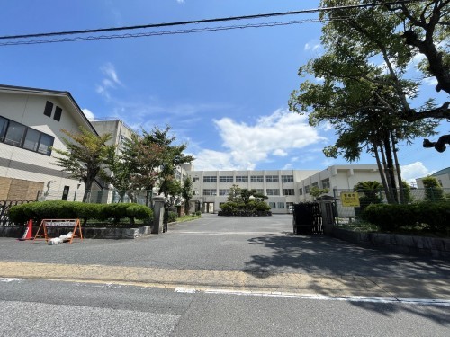 栗東市岡、一戸建ての小学校画像です