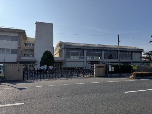 栗東市小野、一戸建ての小学校画像です