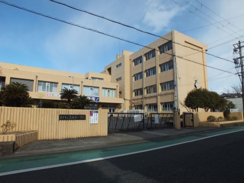 草津市平井１丁目、一戸建ての小学校画像です