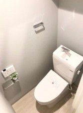 大阪市城東区中央、マンションのトイレ画像です