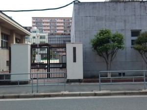 大阪市城東区中央、マンションの中学校画像です