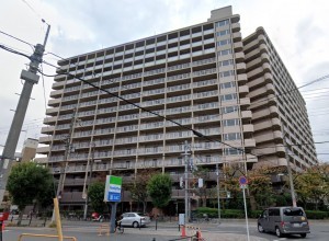 大阪市生野区中川、マンションの外観画像です