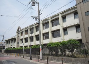 大阪市旭区中宮、新築一戸建ての中学校画像です