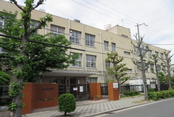 大阪市鶴見区諸口、マンションの小学校画像です
