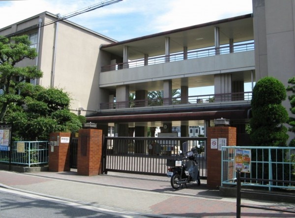 大阪市東成区東中本、マンションの小学校画像です