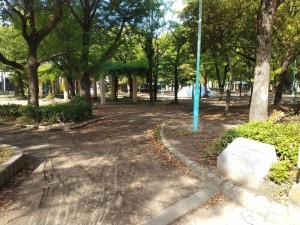 大阪市城東区関目、マンションの公園画像です