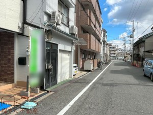 大阪市生野区田島、中古一戸建ての前面道路を含む現地写真画像です