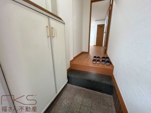 大阪市生野区田島、中古一戸建ての玄関画像です