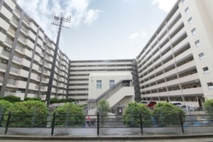大阪市旭区高殿、マンションの外観画像です