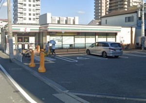 大阪市鶴見区今津南、マンションのコンビニ画像です