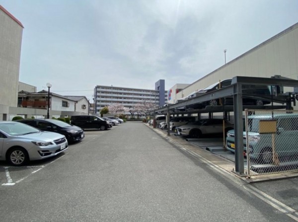 大阪市旭区高殿、マンションの駐車場画像です