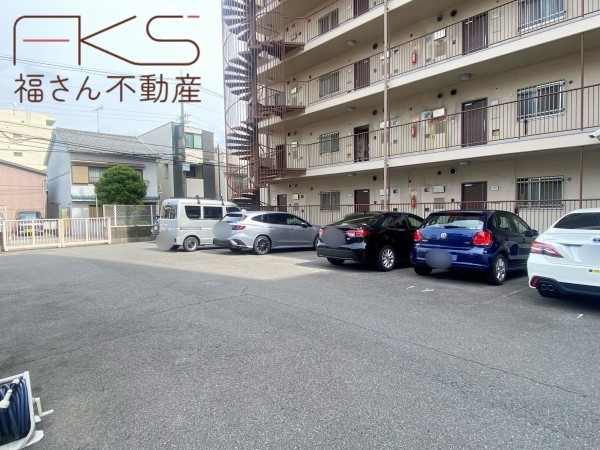 大阪市城東区諏訪、マンションの駐車場画像です