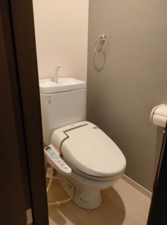 大阪市旭区清水、中古一戸建てのトイレ画像です