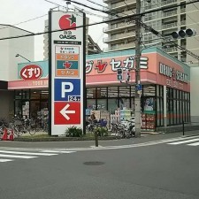 大阪市城東区中央、マンションのドラッグストア画像です