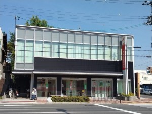 大阪市城東区新喜多東、マンションの銀行画像です