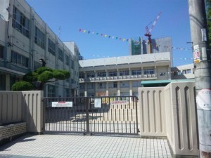 大阪市城東区野江、マンションの小学校画像です