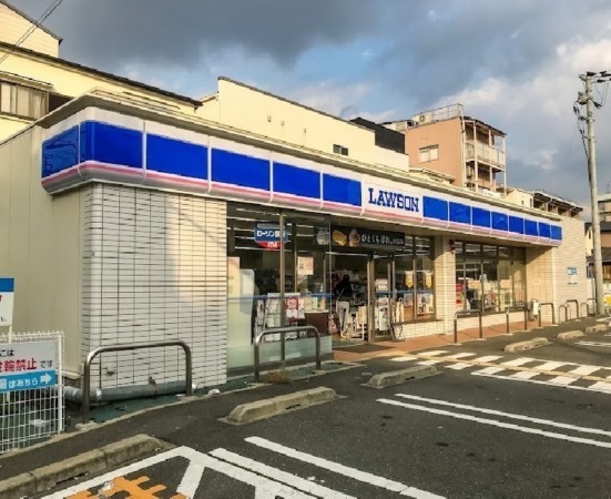 大阪市都島区御幸町、マンションのコンビニ画像です