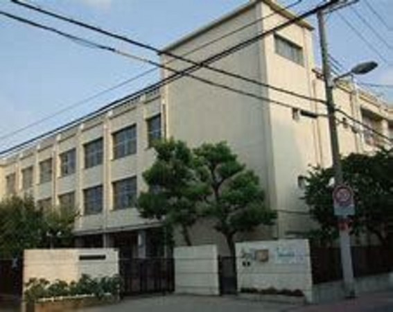 大阪市旭区新森、マンションの中学校画像です