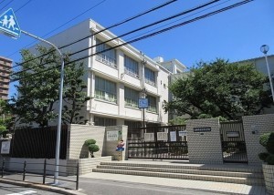 大阪市鶴見区今津南、マンションの小学校画像です