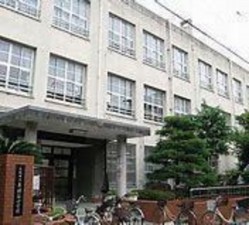 大阪市生野区勝山北、中古一戸建ての小学校画像です