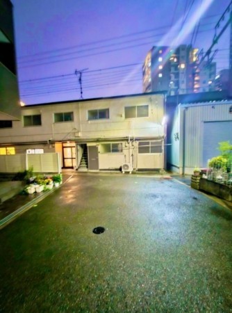 大阪市生野区勝山北、中古一戸建ての前面道路を含む現地写真画像です