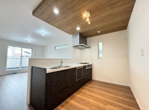 大阪市鶴見区安田、新築一戸建てのキッチン画像です