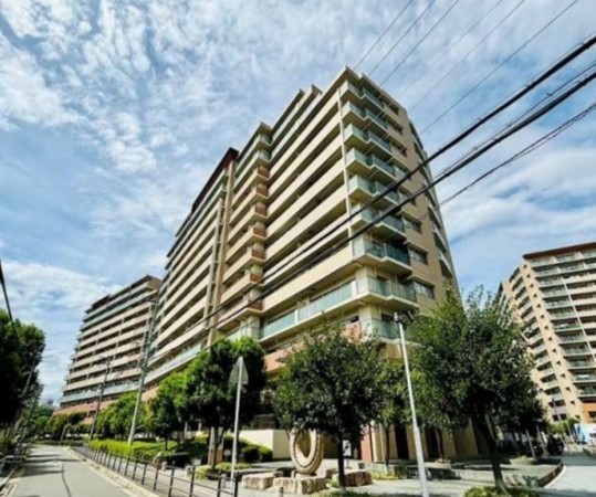 大阪市都島区善源寺町、マンションの外観画像です