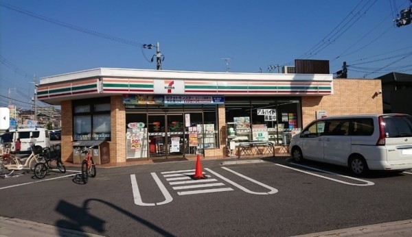 大阪市鶴見区諸口、マンションのコンビニ画像です