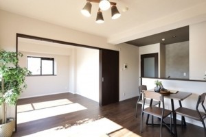 大阪市生野区鶴橋、マンションの居間画像です