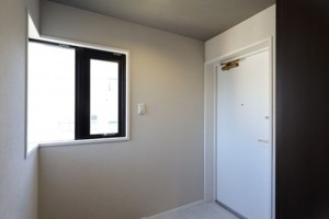 大阪市生野区鶴橋、マンションの玄関画像です