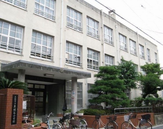 大阪市生野区鶴橋、マンションの中学校画像です