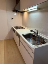 大阪市鶴見区茨田大宮、中古一戸建てのキッチン画像です