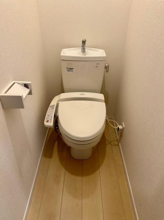 大阪市鶴見区茨田大宮、中古一戸建てのトイレ画像です