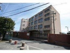 大阪市鶴見区横堤、中古一戸建ての中学校画像です