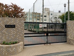 大阪市東成区玉津、マンションの小学校画像です