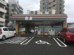 大阪市城東区新喜多東、マンションのコンビニ画像です