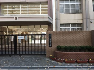 大阪市生野区桃谷、マンションの小学校画像です