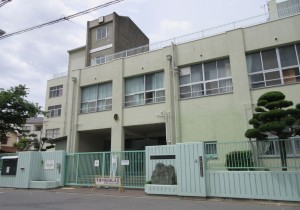 大阪市鶴見区緑、マンションの小学校画像です