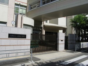 大阪市生野区小路東、中古一戸建ての小学校画像です