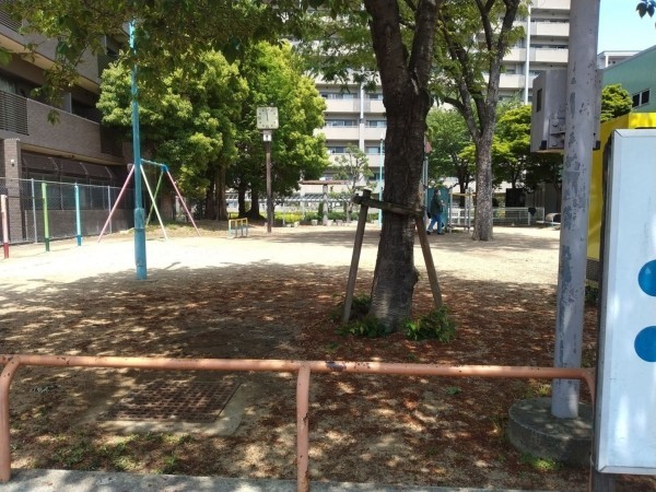 大阪市城東区新喜多東、マンションの公園画像です