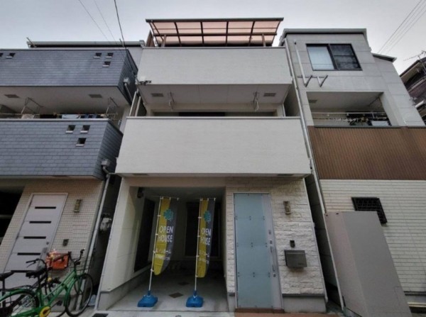 大阪市生野区中川西、中古一戸建ての外観画像です