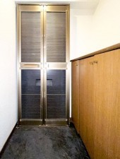 大阪市鶴見区今津北、マンションの玄関画像です