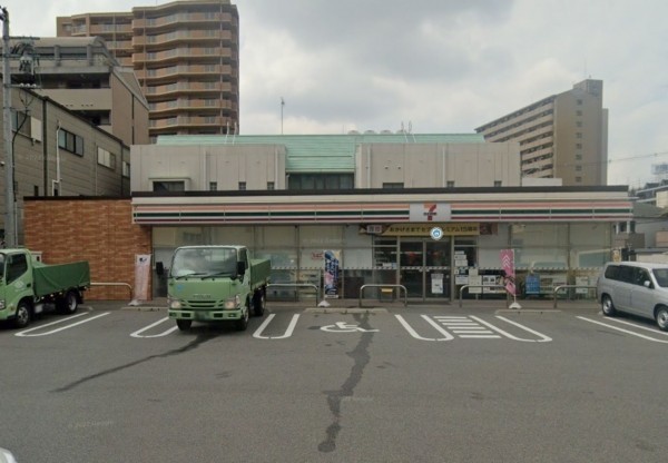 大阪市鶴見区鶴見、中古一戸建てのコンビニ画像です