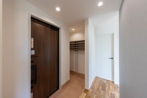 都城市都原町、新築一戸建ての玄関画像です