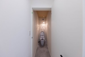 都城市都原町、新築一戸建てのトイレ画像です