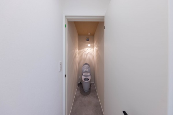 都城市都原町、新築一戸建てのトイレ画像です