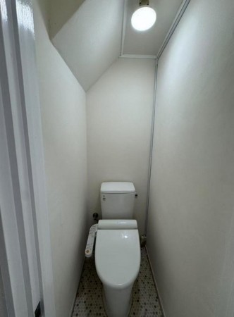 大阪市生野区桃谷、中古一戸建てのトイレ画像です